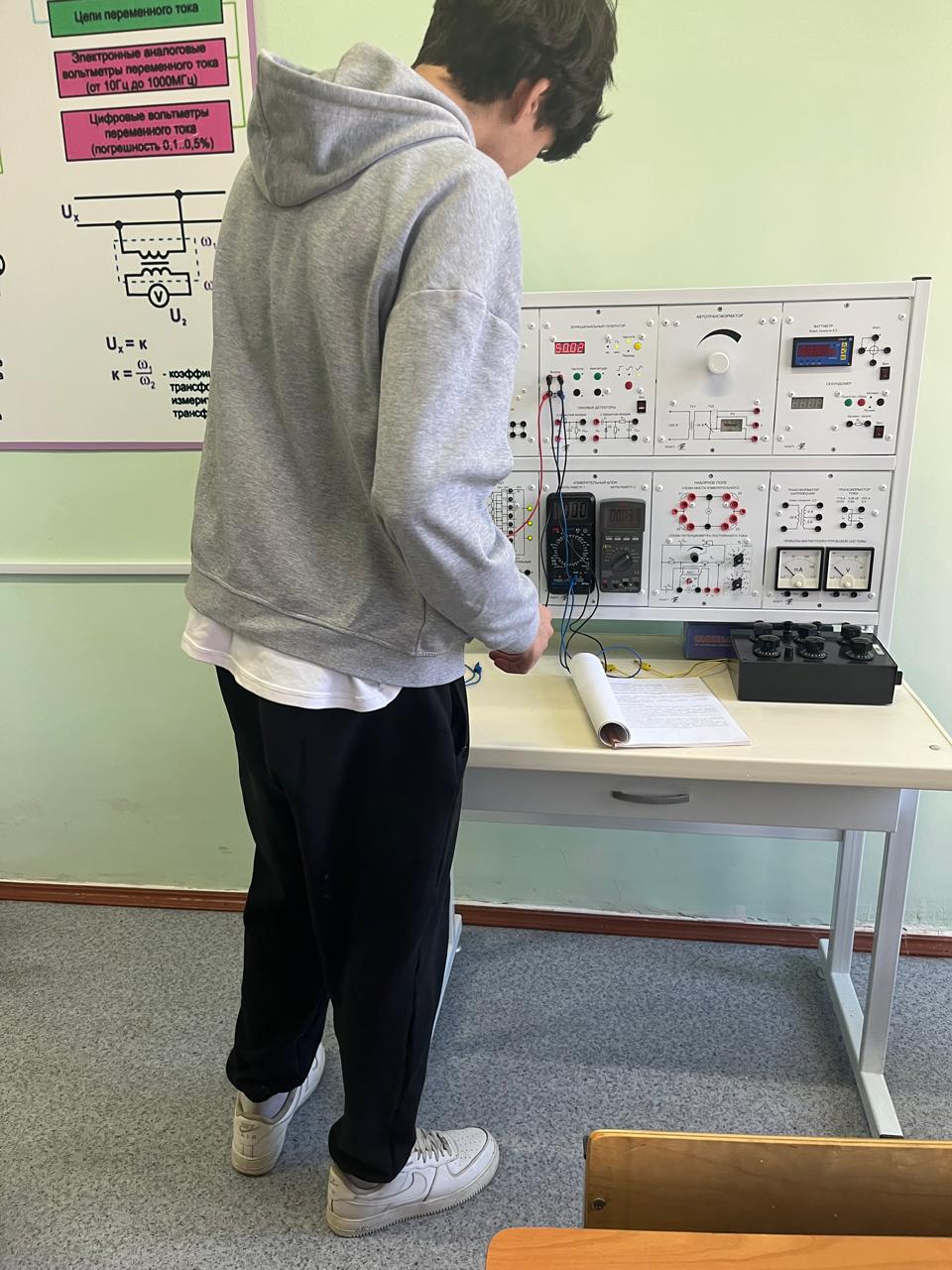 Электроэнергетика және еңбекті қорғау кафедрасында зертханалық олимпиада өтті — 10