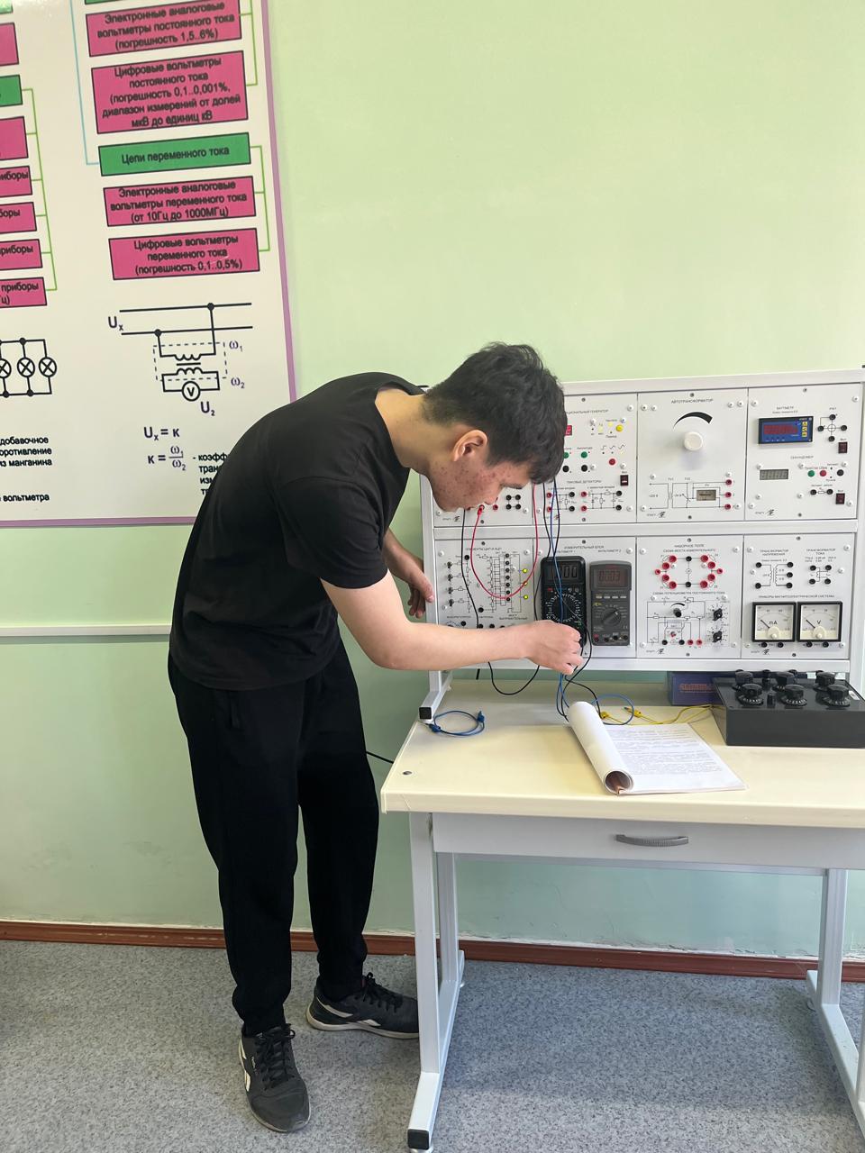 Электроэнергетика және еңбекті қорғау кафедрасында зертханалық олимпиада өтті — 11