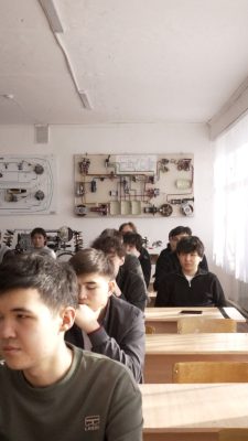«ЭЭжЕҚ» кафедрасы мен  қабылдау комиссиясының жауапты хатшысы Жезқазған жоғары политехникалық колледжінде болып, студенттерімен кәсіби бағдар беру кездесуін өткізді. — 1