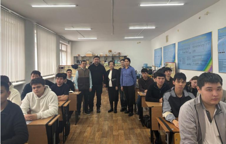ЭЭжЕҚ кафедрасы мен қабылдау комиссиясының жауапты хатшысы Жезқазған индустриалды-гуманитарлық колледж студенттерімен кездесті. — 1